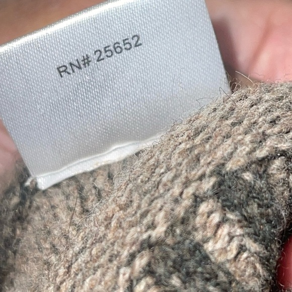 Tagio full zip wool cardigan sweater. EUC size medium - Picture 8 of 9